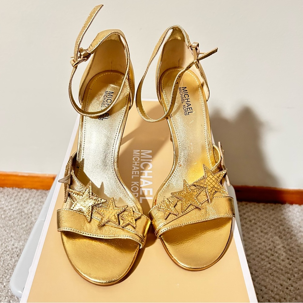 Michael Michael Kors Lexie Gold Star Applique metallic leather Sandal Size 5